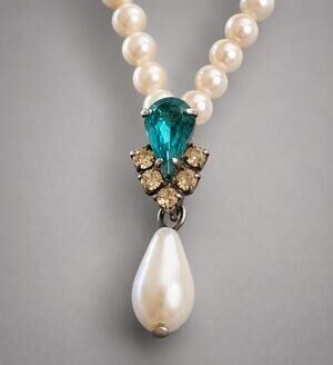 Vintage Faux pearl Rhinestone Necklace Drop Pendant Aqua blue Glass wh04-27